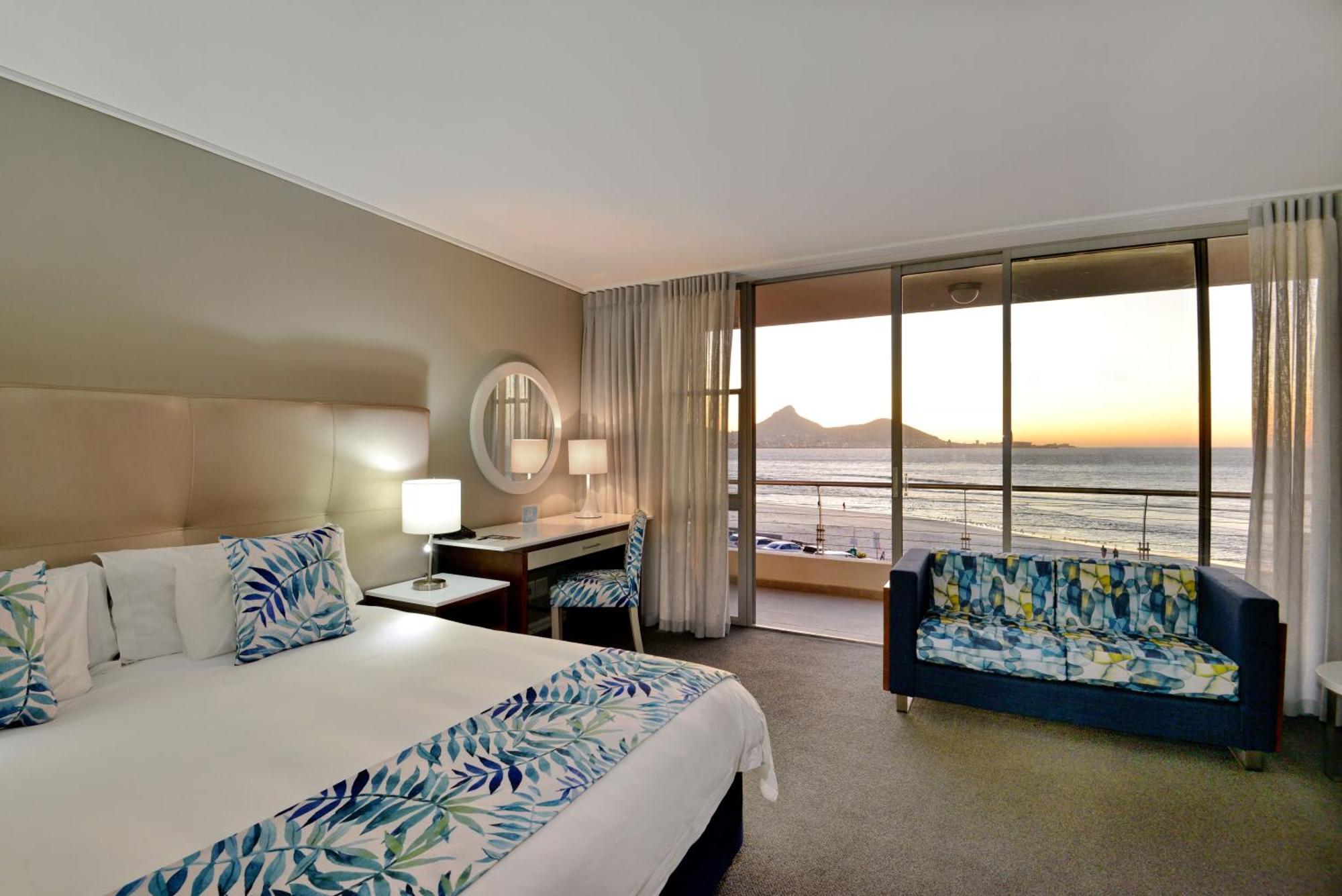 Lagoon Beach Hotel & Spa Cape Town Exterior photo